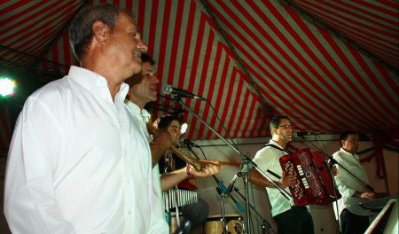 DOMINGOS & DIAS SANTOS